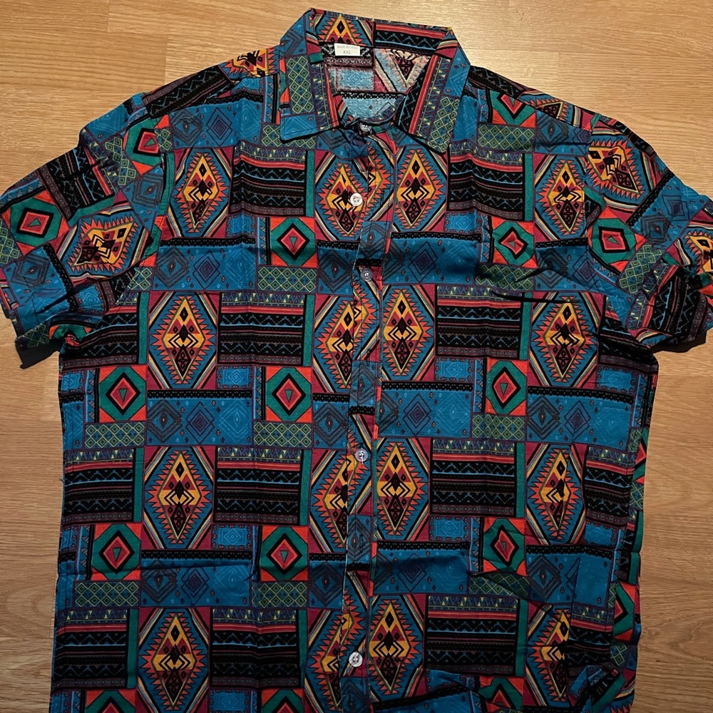 Men’s Short Sleeve Button-up (Size XXL- New)